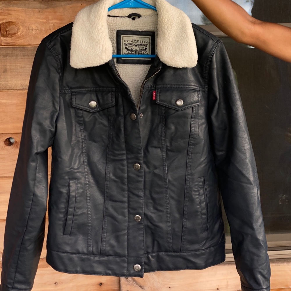 Levi’s Sherpa Lined Faux Leather Trucker Jacket - Picture 3 of 5